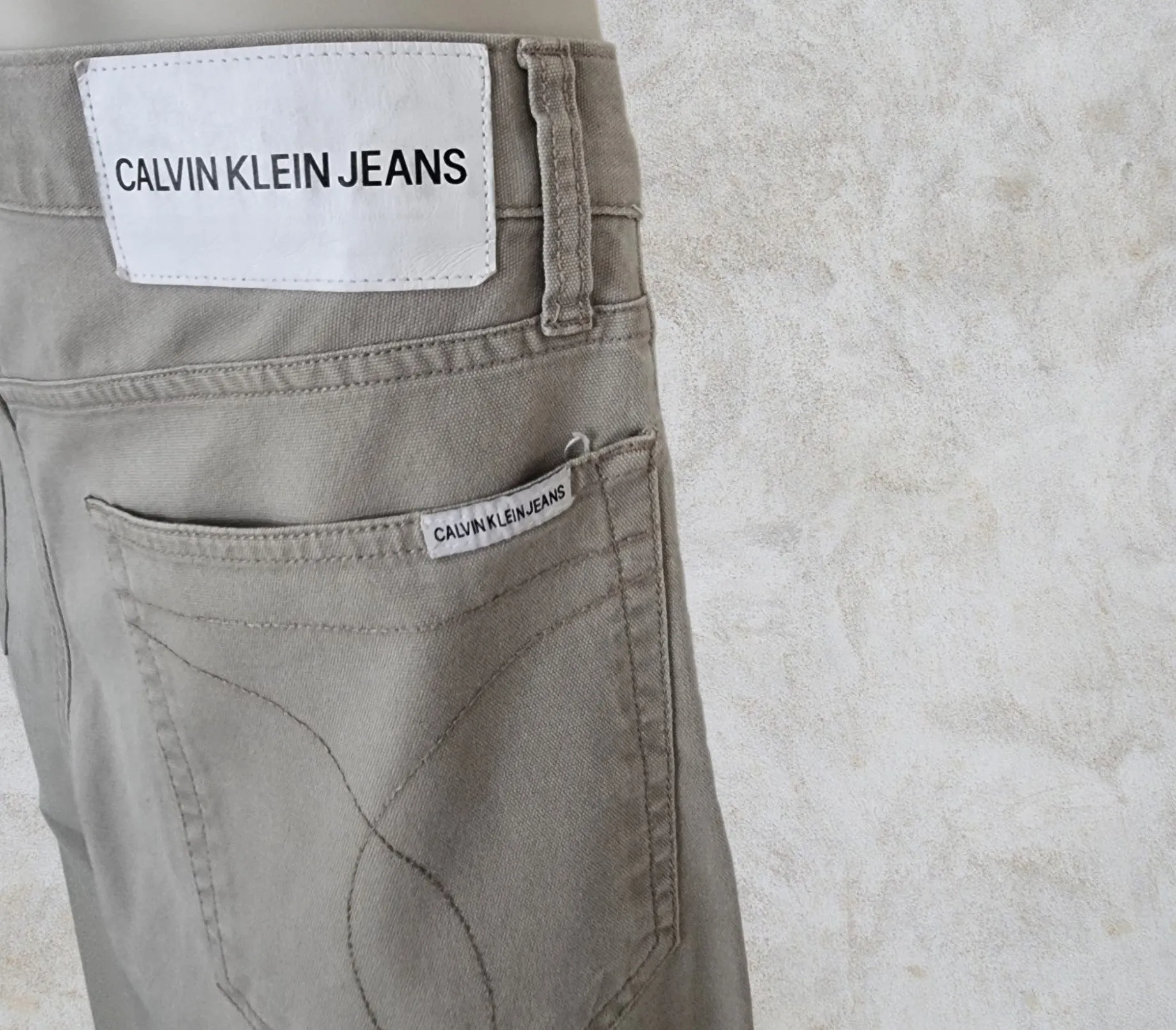 Calvin Klein Men’s Stone Slim Fit Chino Jeans Size 34/32