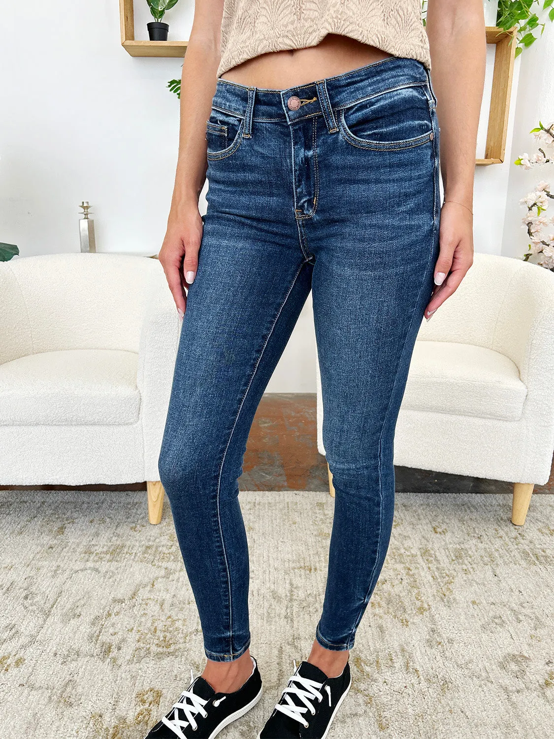 Judy Blue Mid Rise Classic Handsand Skinny Jeans