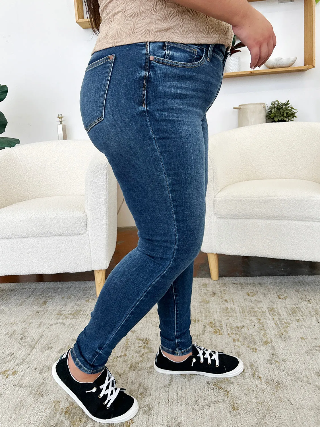 Judy Blue Mid Rise Classic Handsand Skinny Jeans