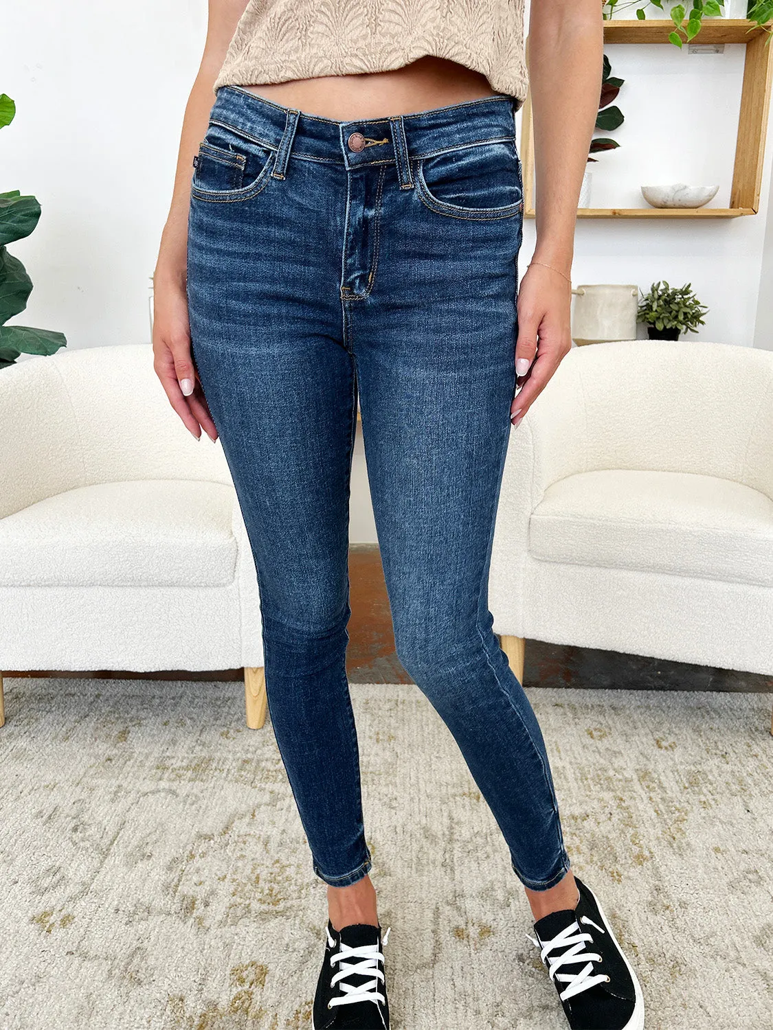 Judy Blue Mid Rise Classic Handsand Skinny Jeans